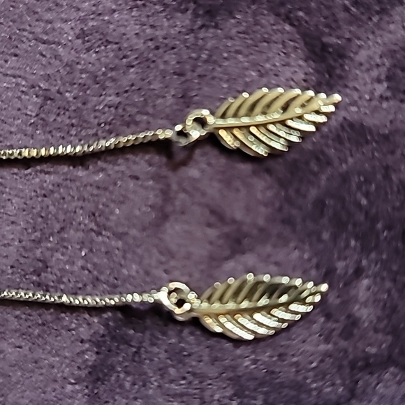 Sterling leaf thread earrings - Picture 2 of 4